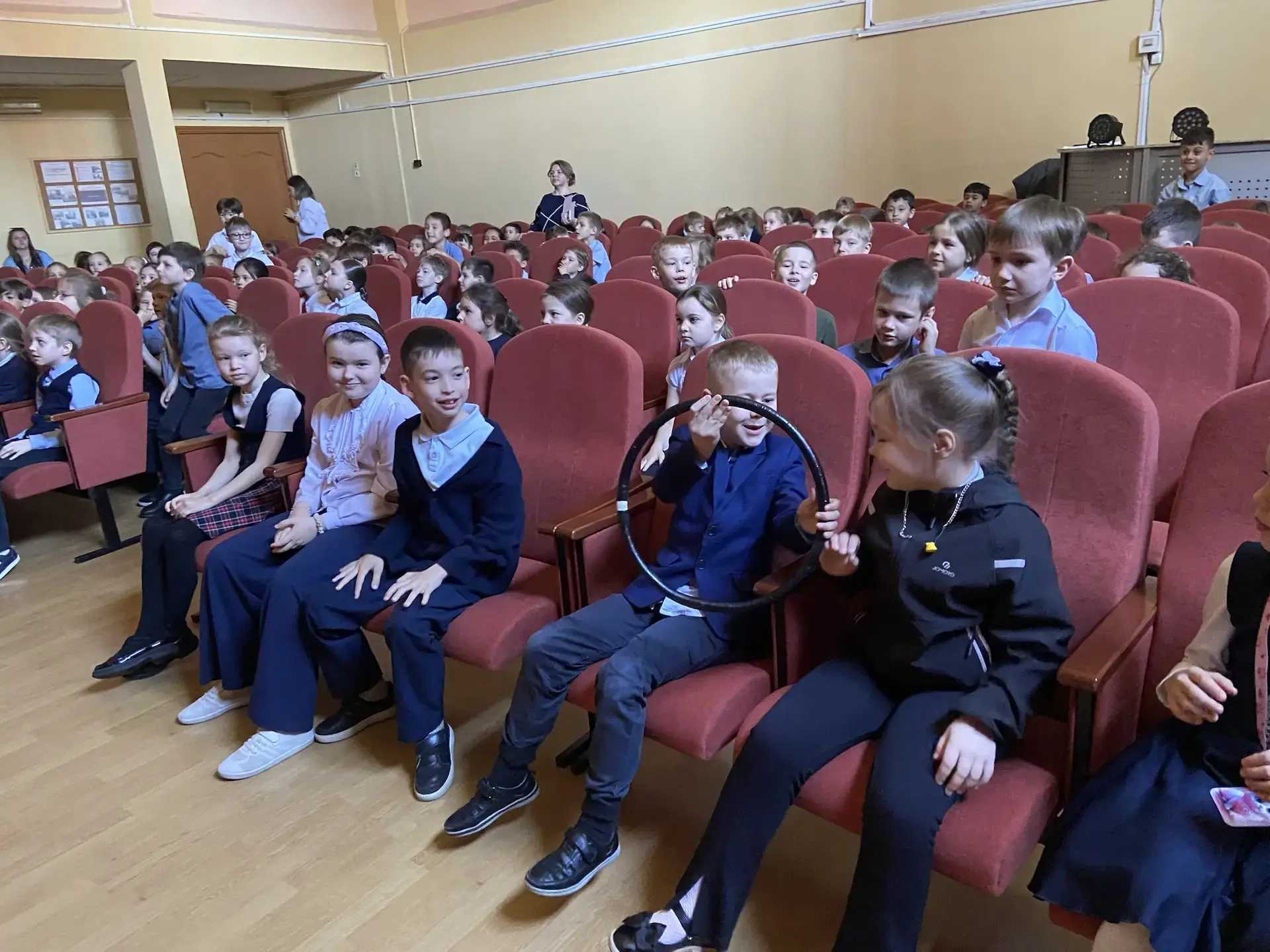 🚦 Безопасные каникулы: как Мишутка и Маша учили Мурзика уму-разуму!  🎭 В преддверии летних каникул в