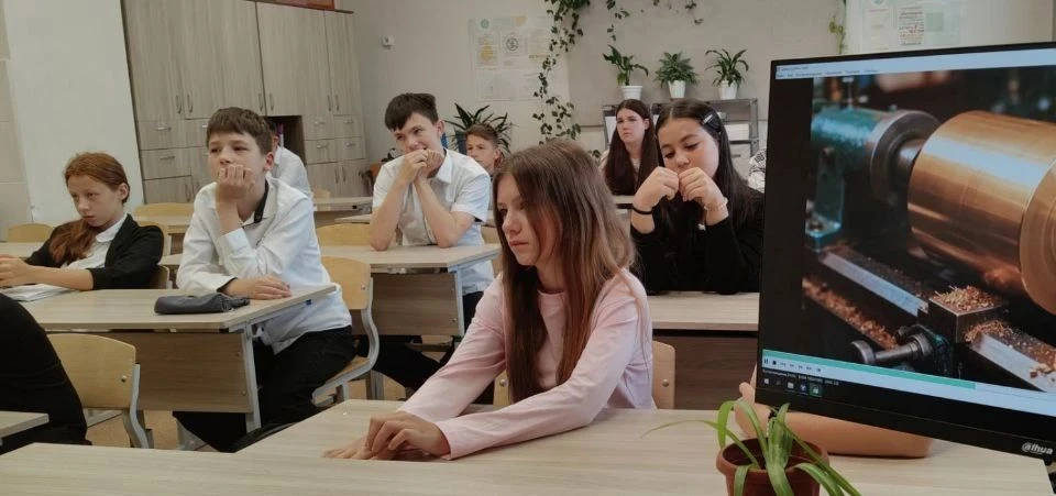 👍Не существует единственной дороги, подходящей всем! Один школьник продолжит обучение ...