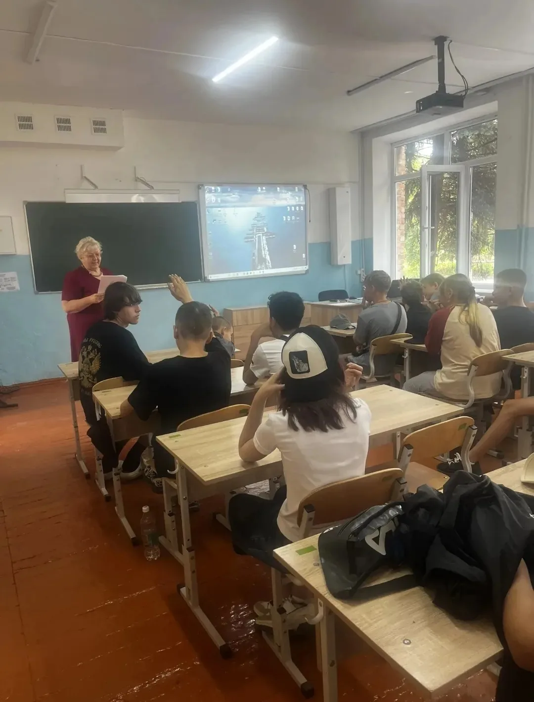 Вот и закончился ещё один плодотворный рабочий день в УПБ. Ребята привели в порядок грядки, клумбы и