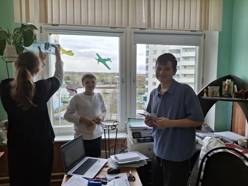 🕊 Окна Победы  Ежегодно миллионы окон по всей России превращаются в пространство памяти о подвигах т
