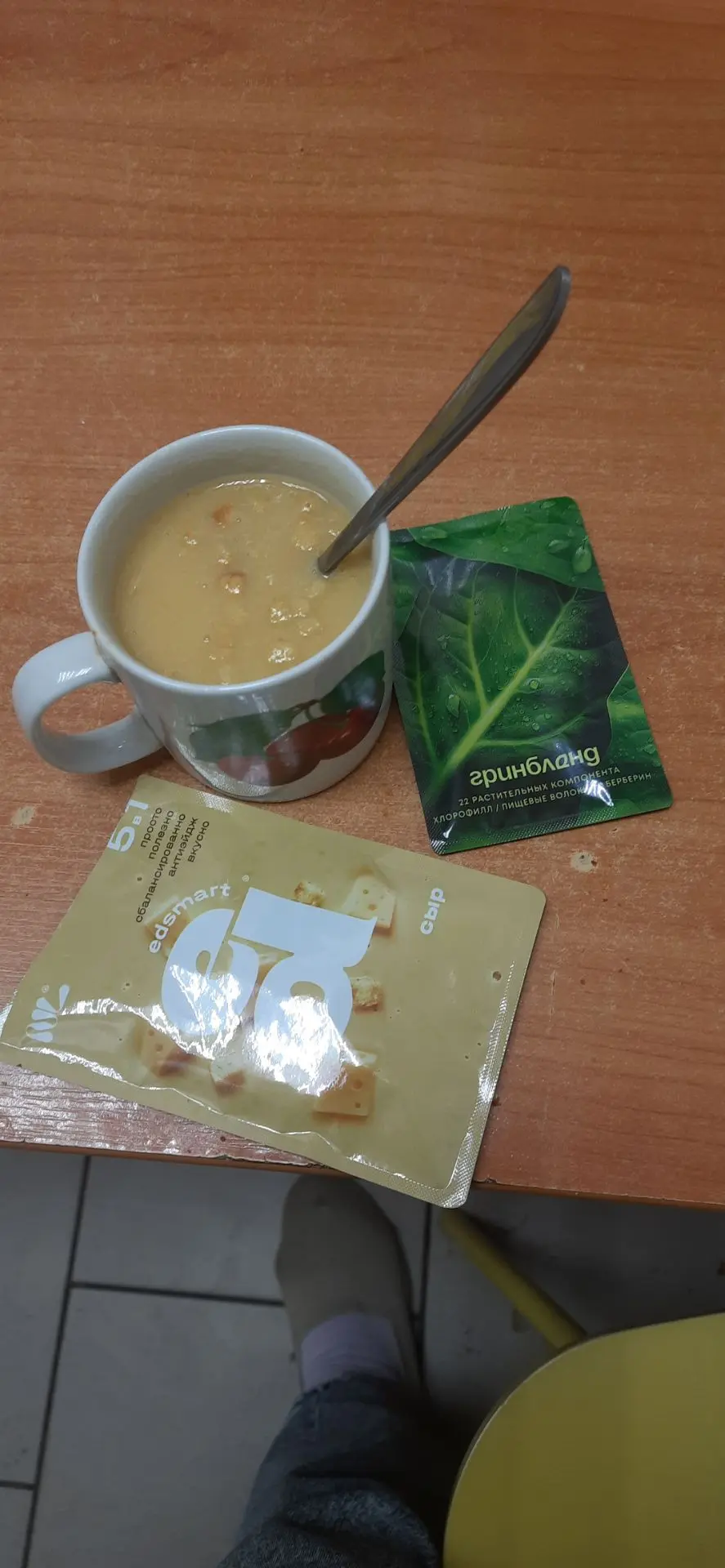 Мой перекус на сегодня: сырный сур и гринбленд.