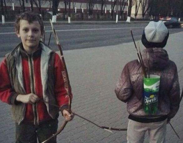 Детство 90-х 👦

Это сейчас на WB можно заказать любой лук, а тогда приходилось проявлять смекалку �