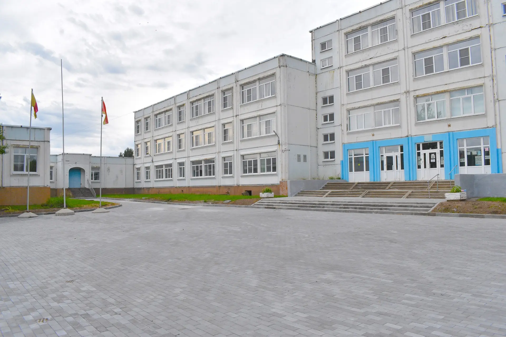 В городе завершается ремонт подъездных путей к школам 🛣️