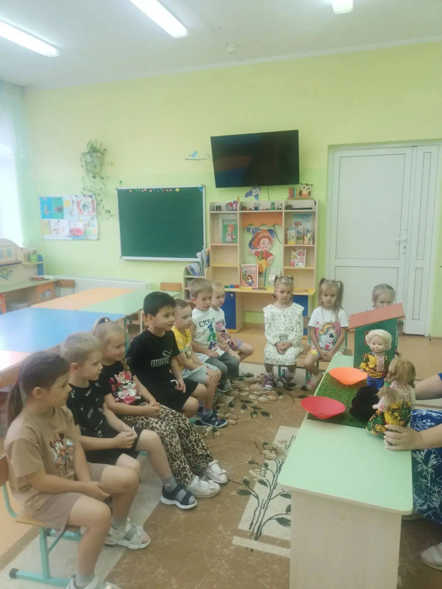🔆 Сегодня в группе "Почемучки" прошел замечательный "День дружбы". 🎈

✨ С ребятами прошла беседа, 