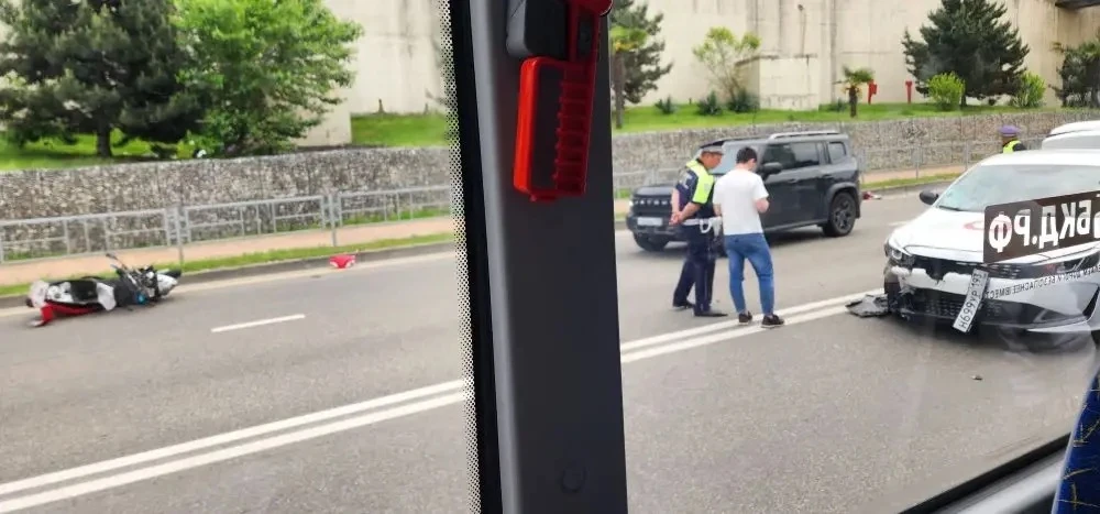 В Сочи мопедист пострадал в ДТП с автомобилем