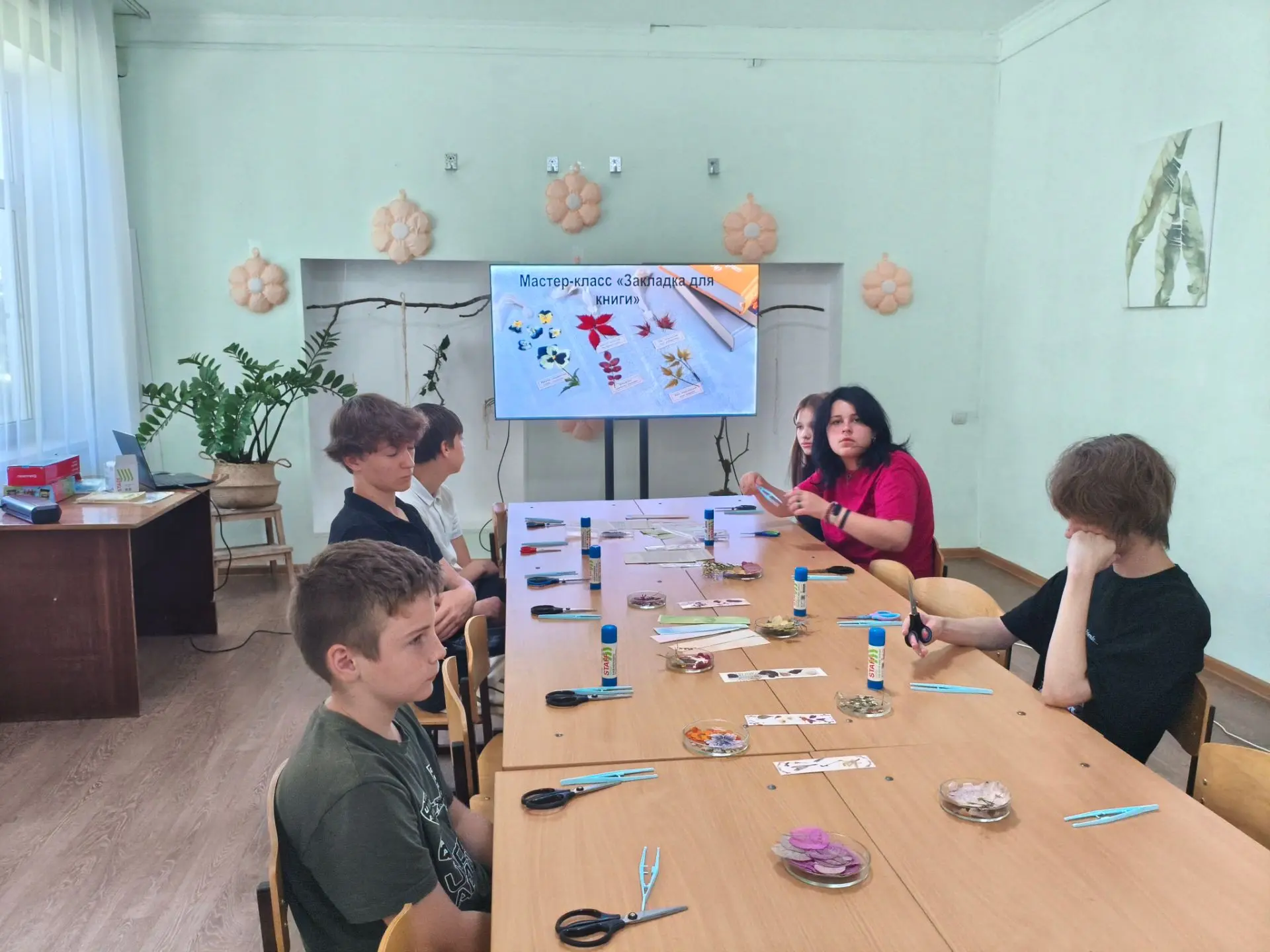 Тенищева Елизавета, обучающаяся 8а класса, приняла участие в мастер-классе "Закладка дл...