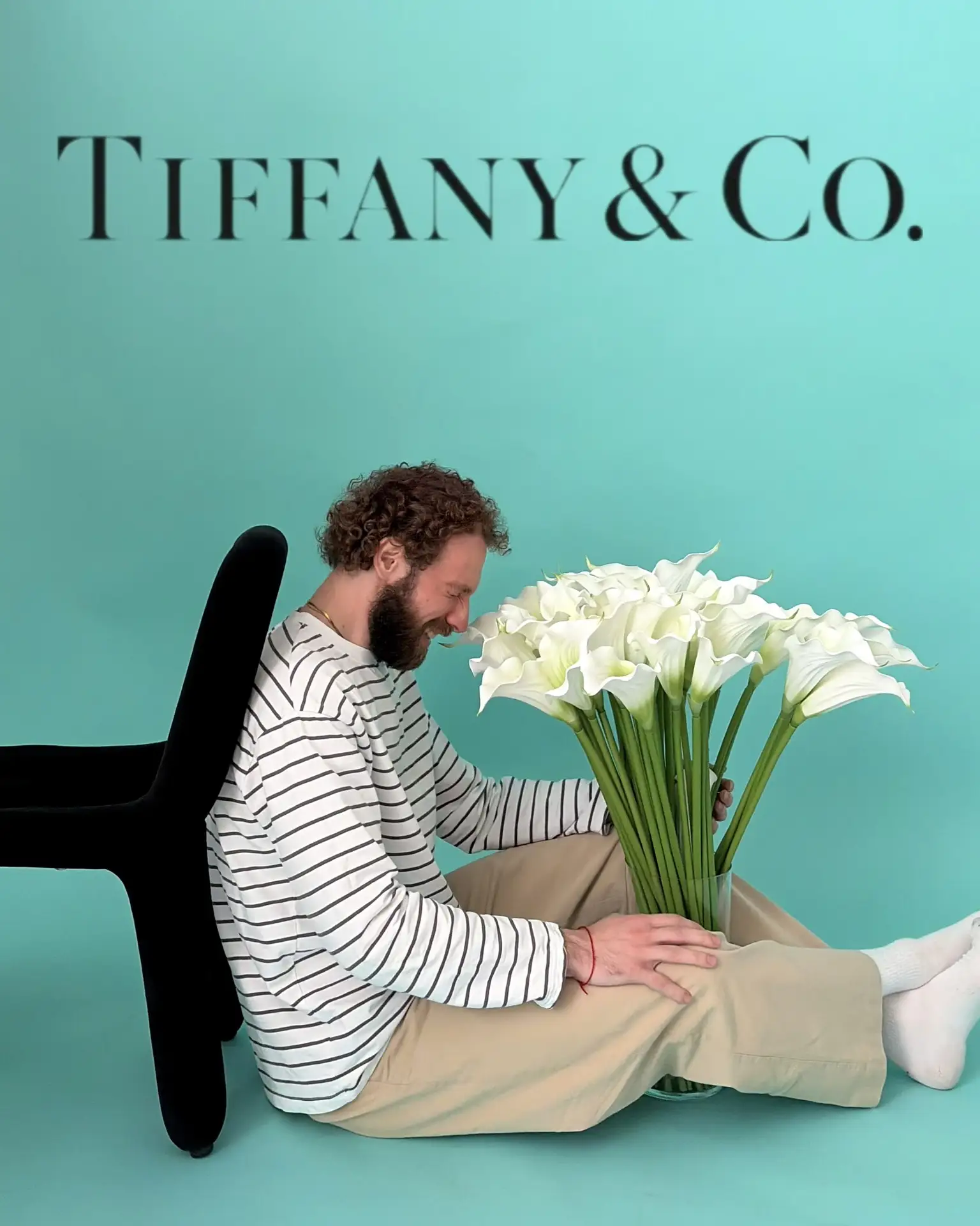 Эта съемка пахла Tiffany & Co. Знаете, этим холодным блеском утреннего Манхэттена, где кофе стоит ка