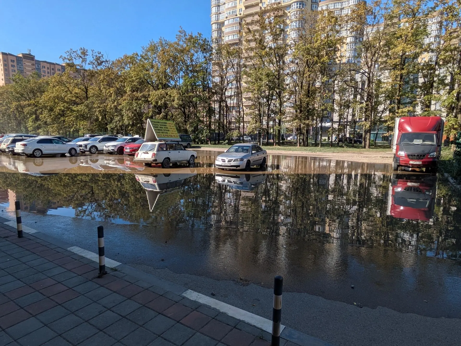 🤬 На 40 лет Победы уже 3й день течёт дерьмо и никому нет дела.