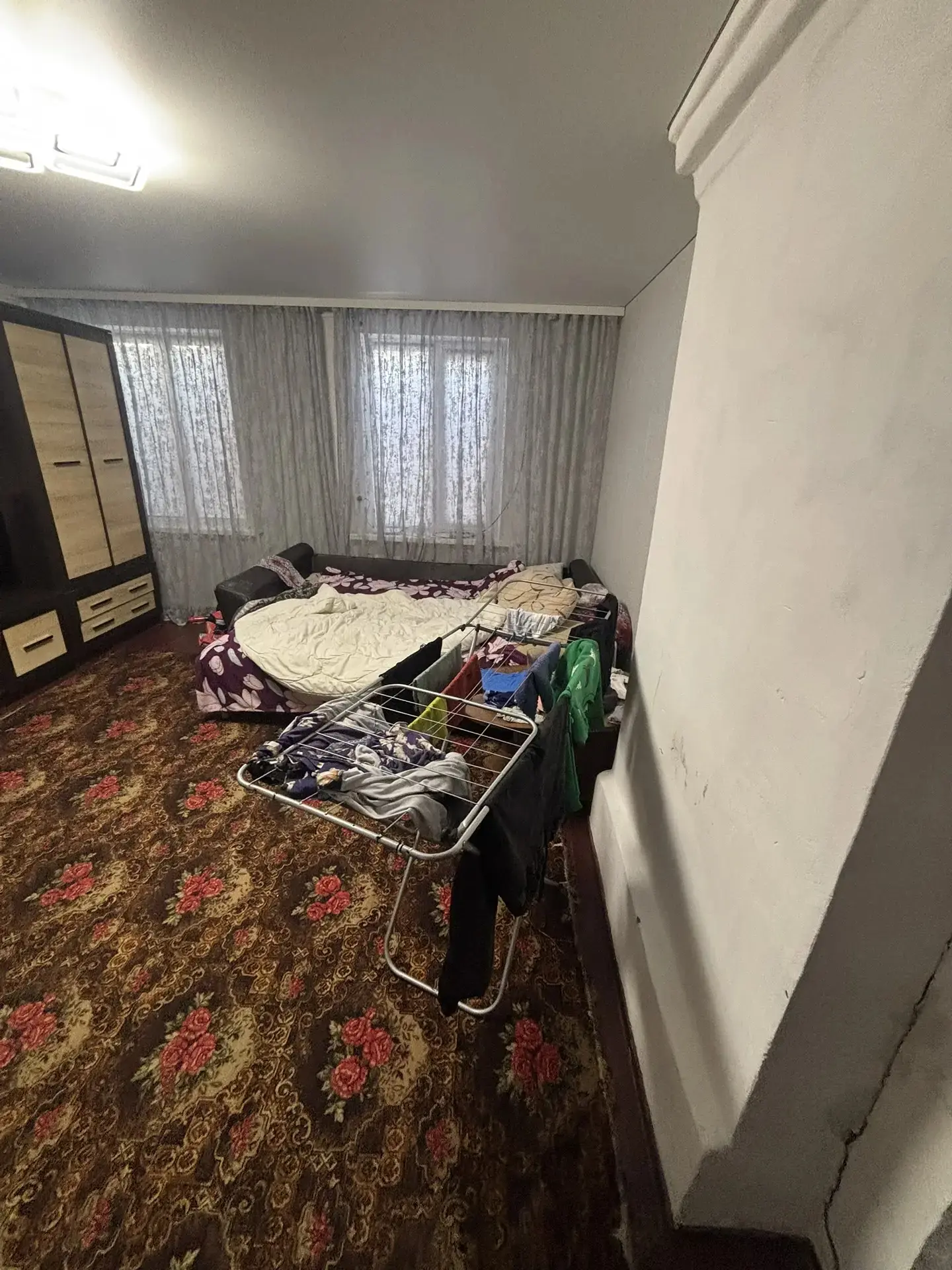 Продам часть дома на пос мирном, в доме две комнаты, везде натяжные потолки. Кухня, санузел (душевая