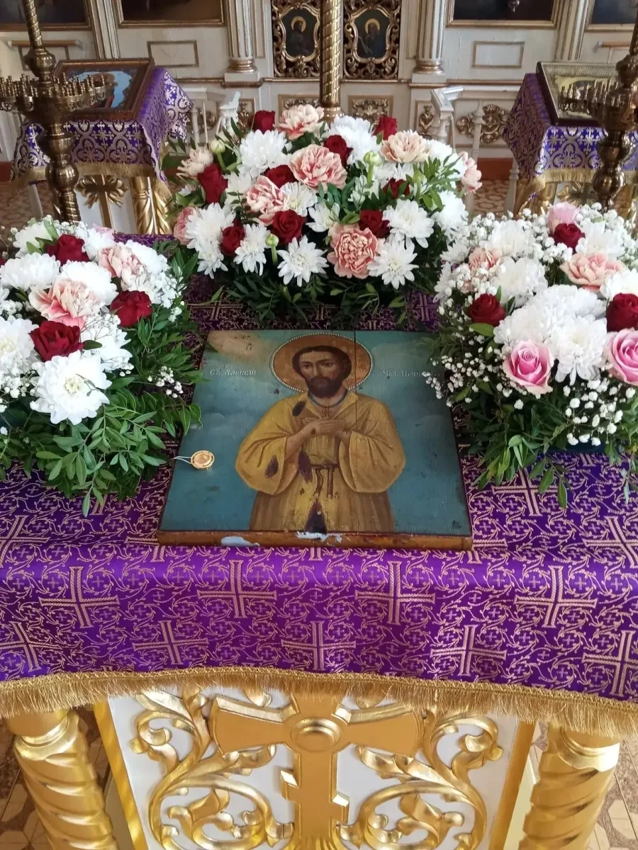 Частица мощей преподобного Алексия, человека Божия подарена Костенеевскому храму

Радостное событие 