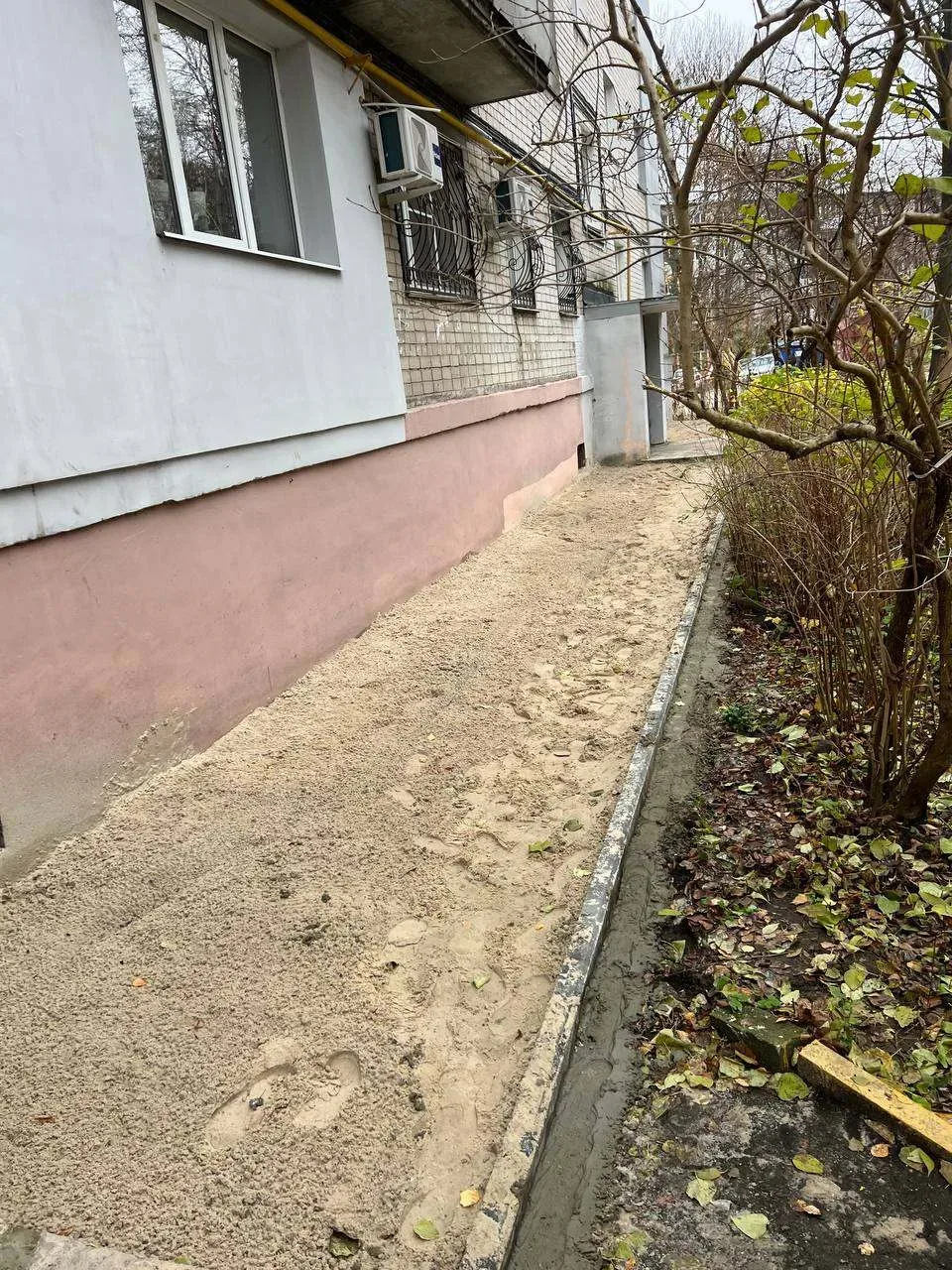 Выполнены работы по ремонту отмостки по адресу: ул. Козицкого, д. 5, корп. 3.👍