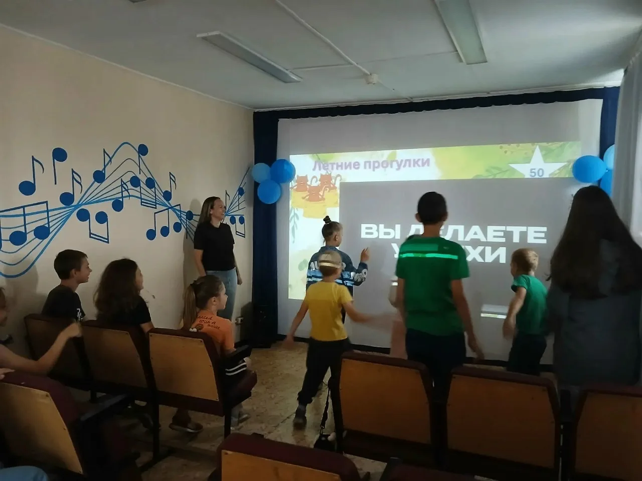 Игровая программа «День летних викторин» объединила ребят в две дружные команды настоящих знатоков с