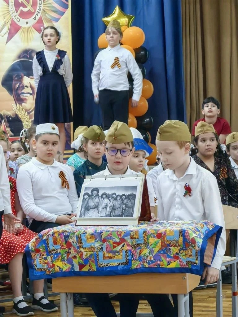 🕊 Сердцем к подвигу: Литературно-музыкальная композиция в честь 9 Мая  В преддверии 9 Мая во втором 