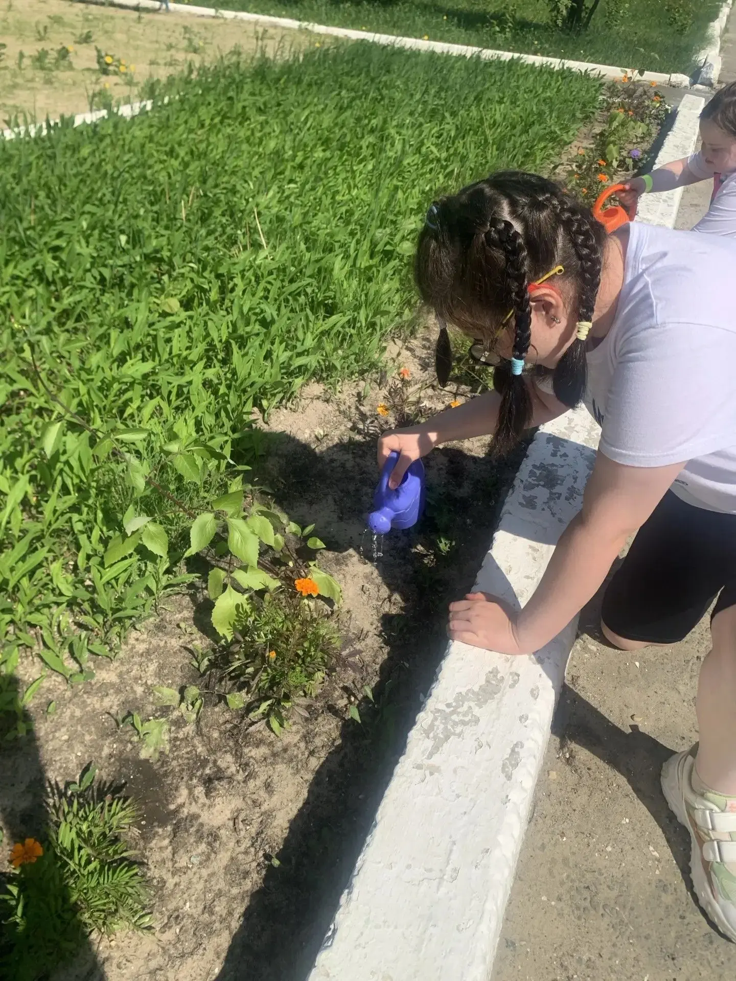 🌷🌹🪻Акция "Цветущие традиции" прошла в летнем пришкольном лагере "Дружба". В целях патриотического
