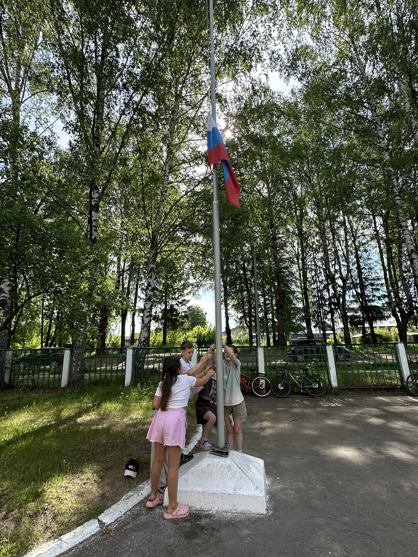 ✨ Шестой день лагерной смены «Орлята России» — насыщенный и очень душевный! ❤️
Утро началось с торже