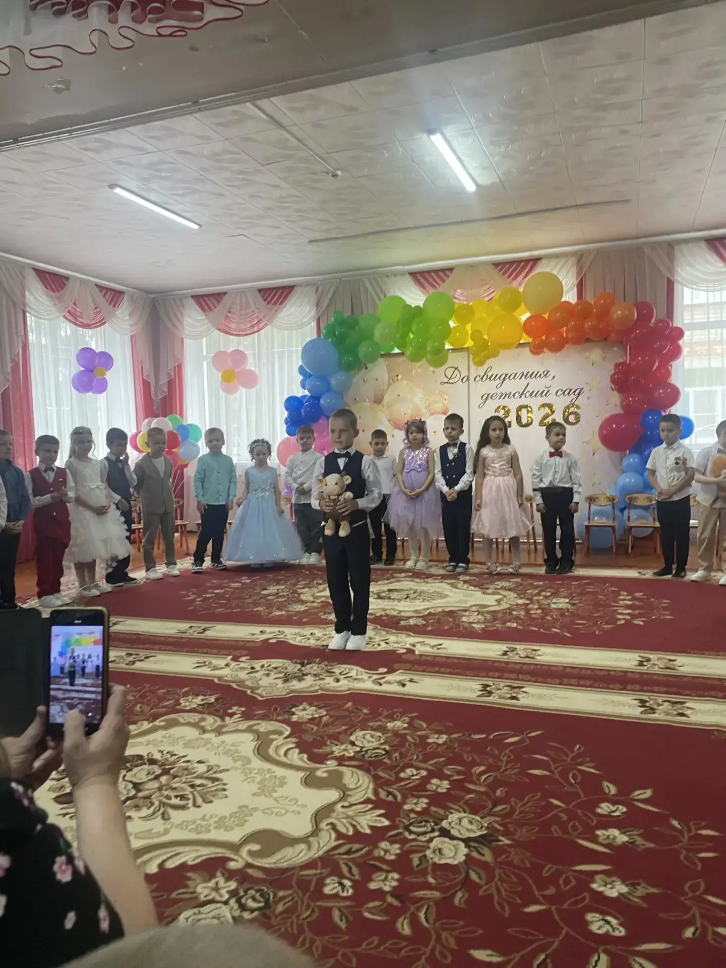 🎀🎉🎀В подготовительной группе «Непоседы» прошёл долгожданный выпускной. Ребята старательно к нему 