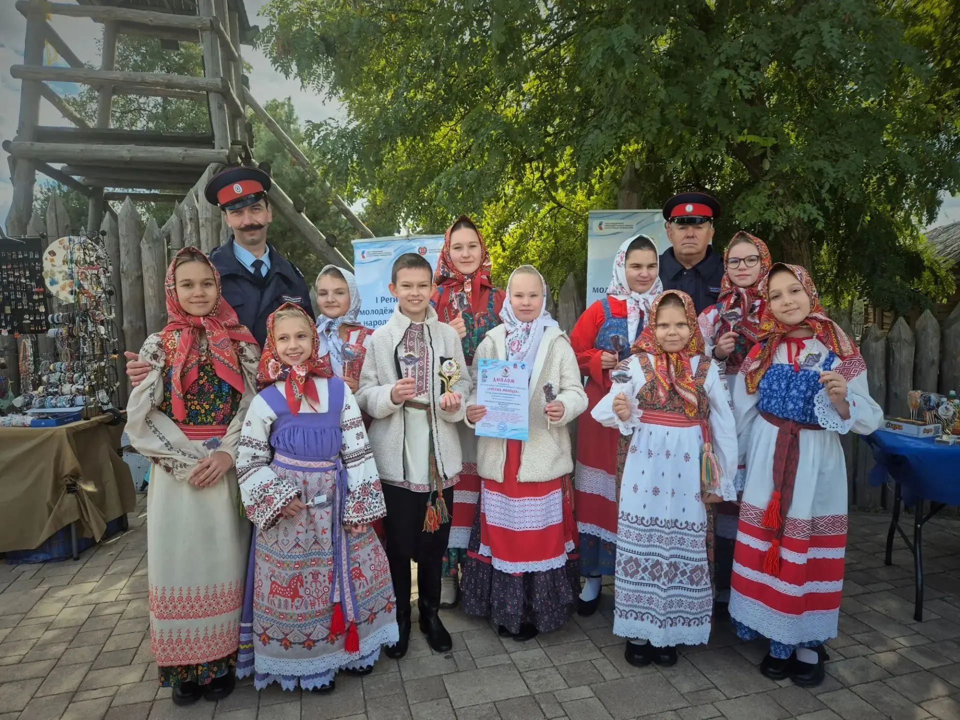 3 октября образцовый детский фольклорный ансамбль "Журавушка" старшая и средняя группы,...