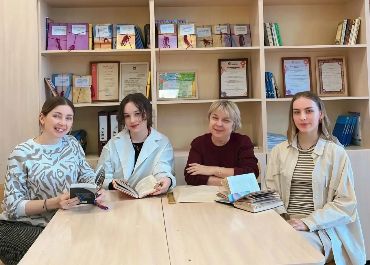 Сегодня, 7 апреля, состоялась встреча участников литературного клуба «ЧИТАТЕЛЬСКАЯ СРЕДА» 📚   Мы пог