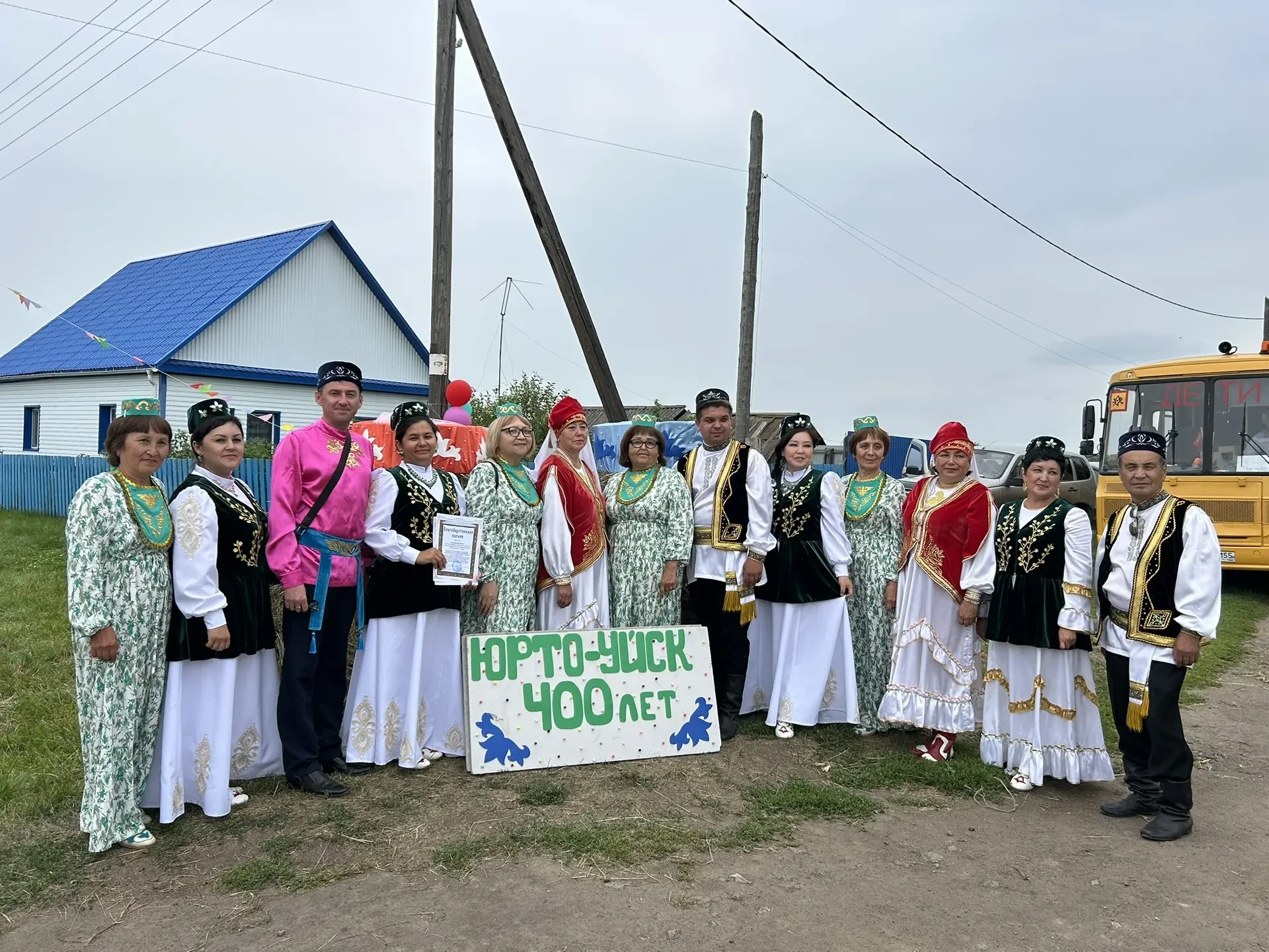 Народный татарский ансамбль "Махаббат" (руководитель Акрам Амиров) принял участие в праздничной прог