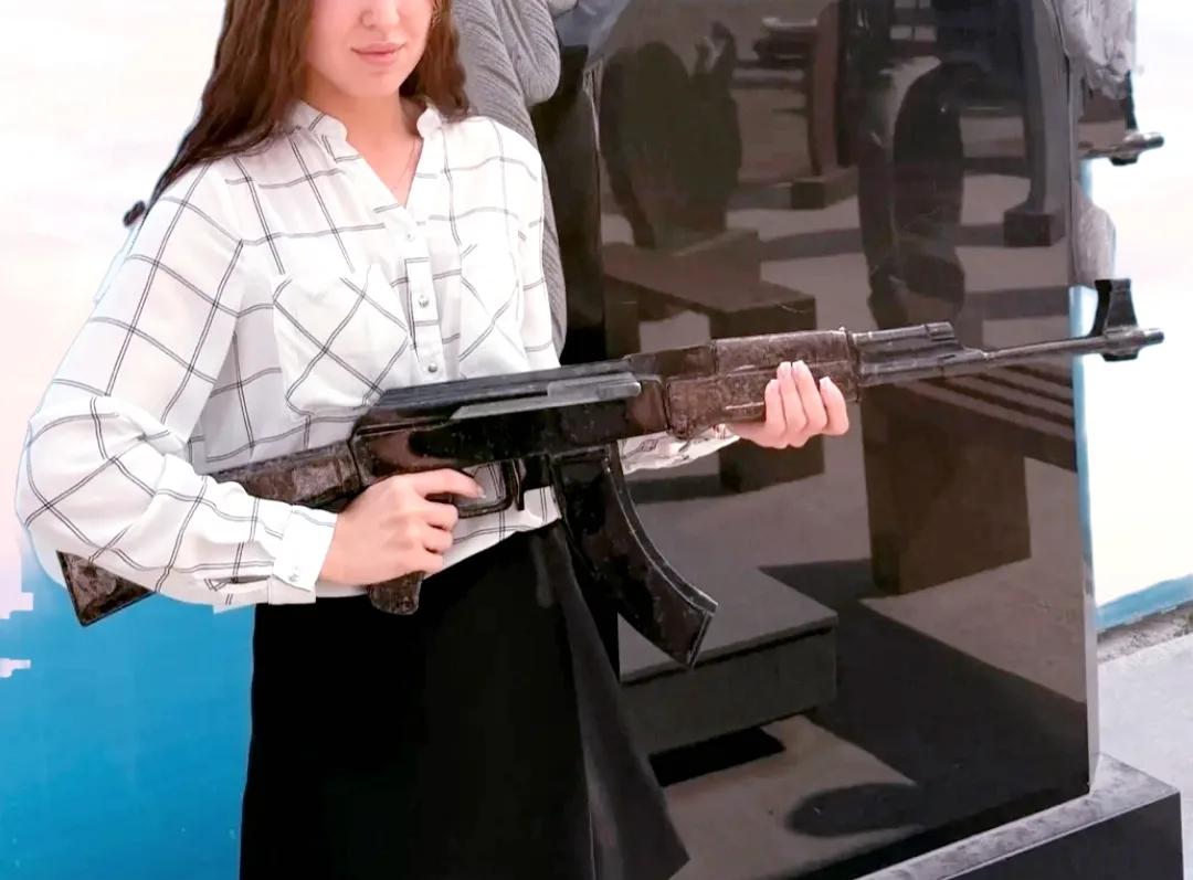 Автомат Калашникова масштаб 1:1
