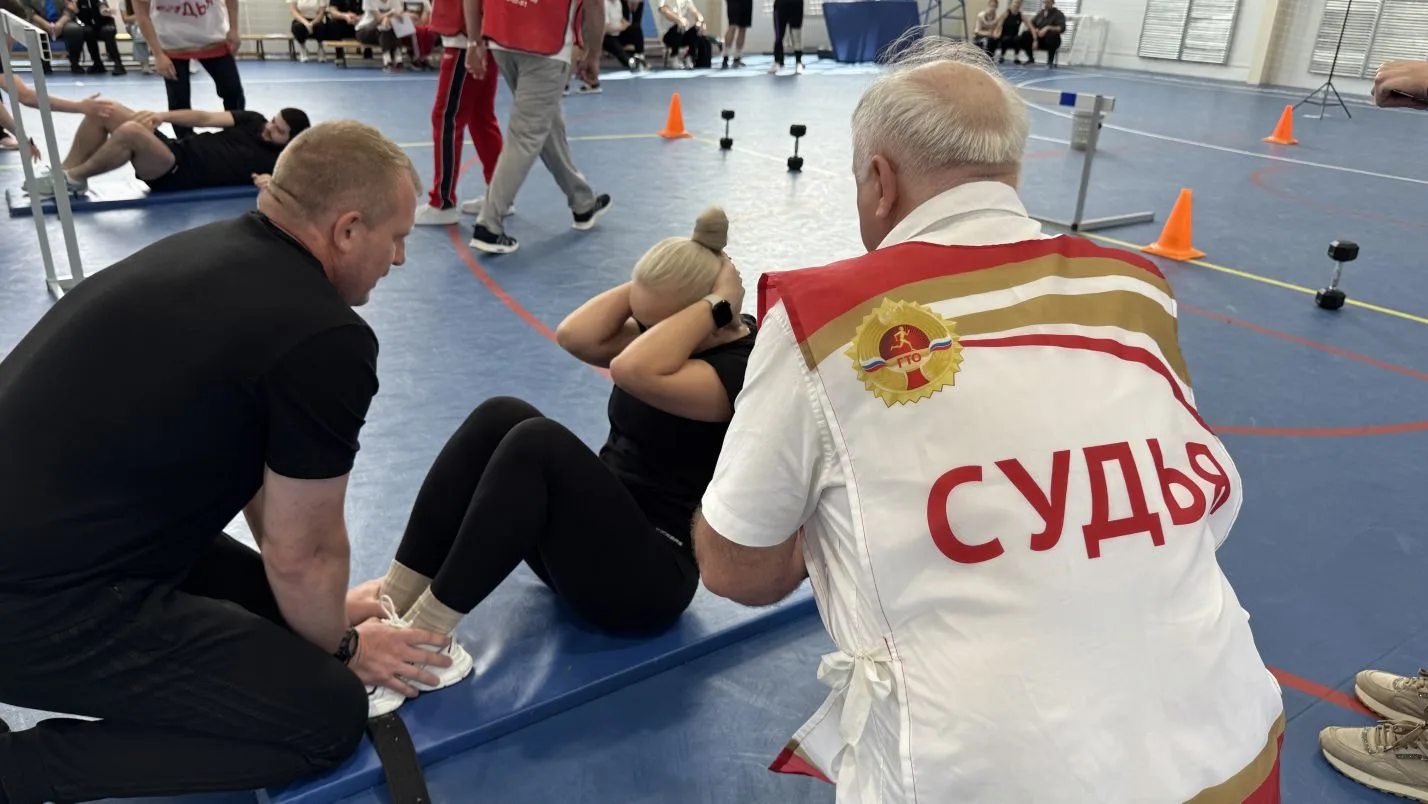 🏃‍♂️🔥 Гонка ГТО – в самом разгаре!  Команды проходят серию испытаний на силу, ловкость, меткость и в