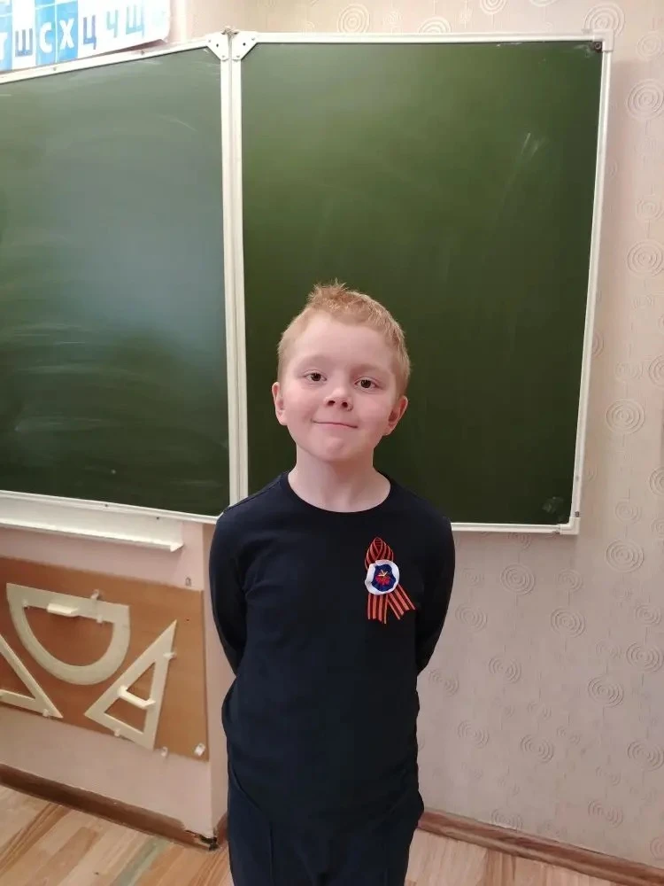 📍 Вчера в 1 Е классе прошëл мастер-класс по изготовлению декоративной броши с использованием символа