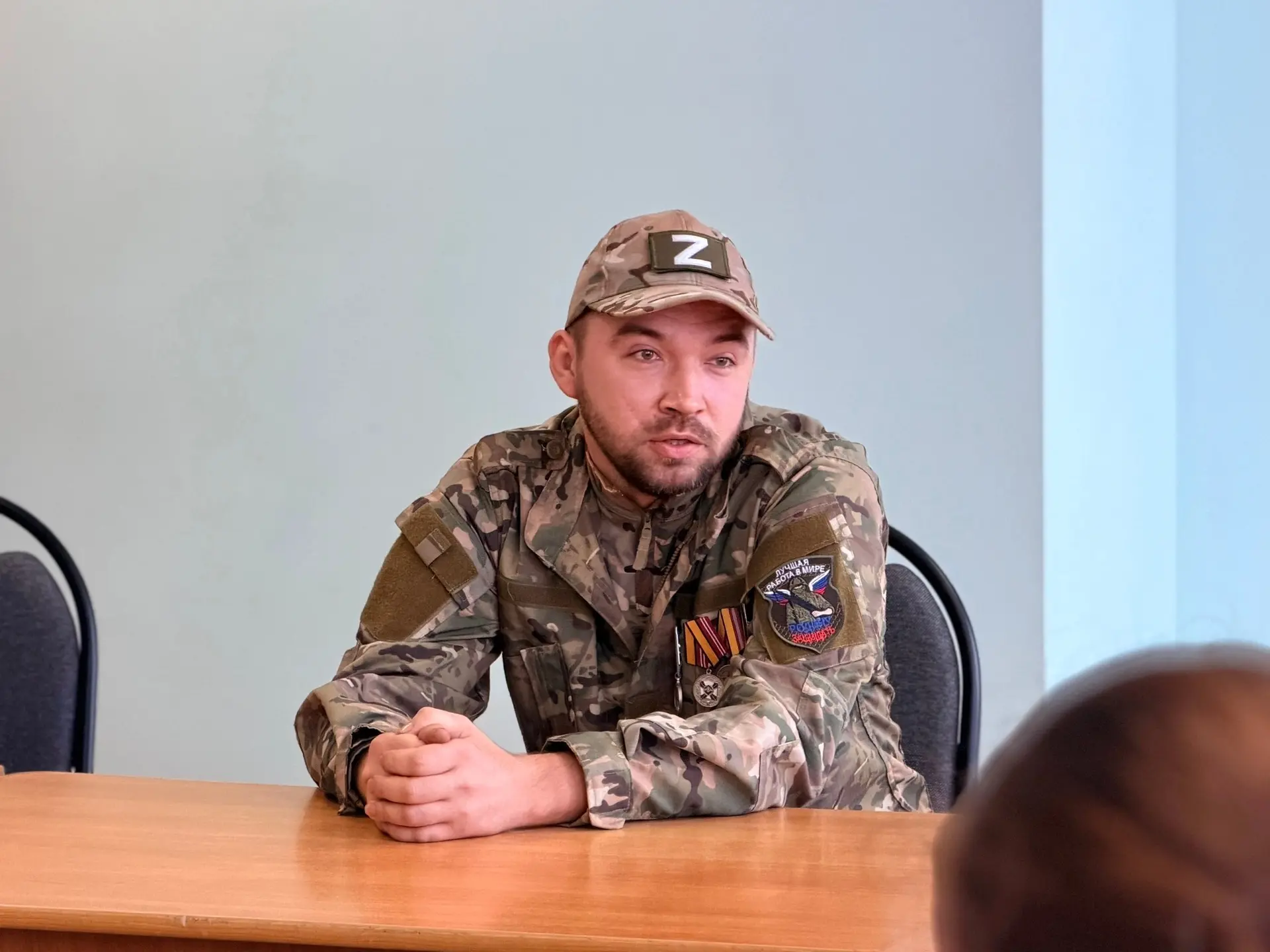 В Саранске ветеран СВО Александр Галушкин рассказал о мужестве ученикам школы № 40