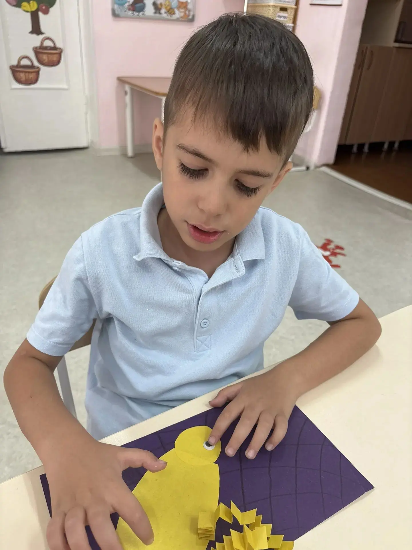 ☀️Солнце припекает, над цветами порхают бабочки, пахнет земляникой и свежескошенной травой. 🍃 🍓 

