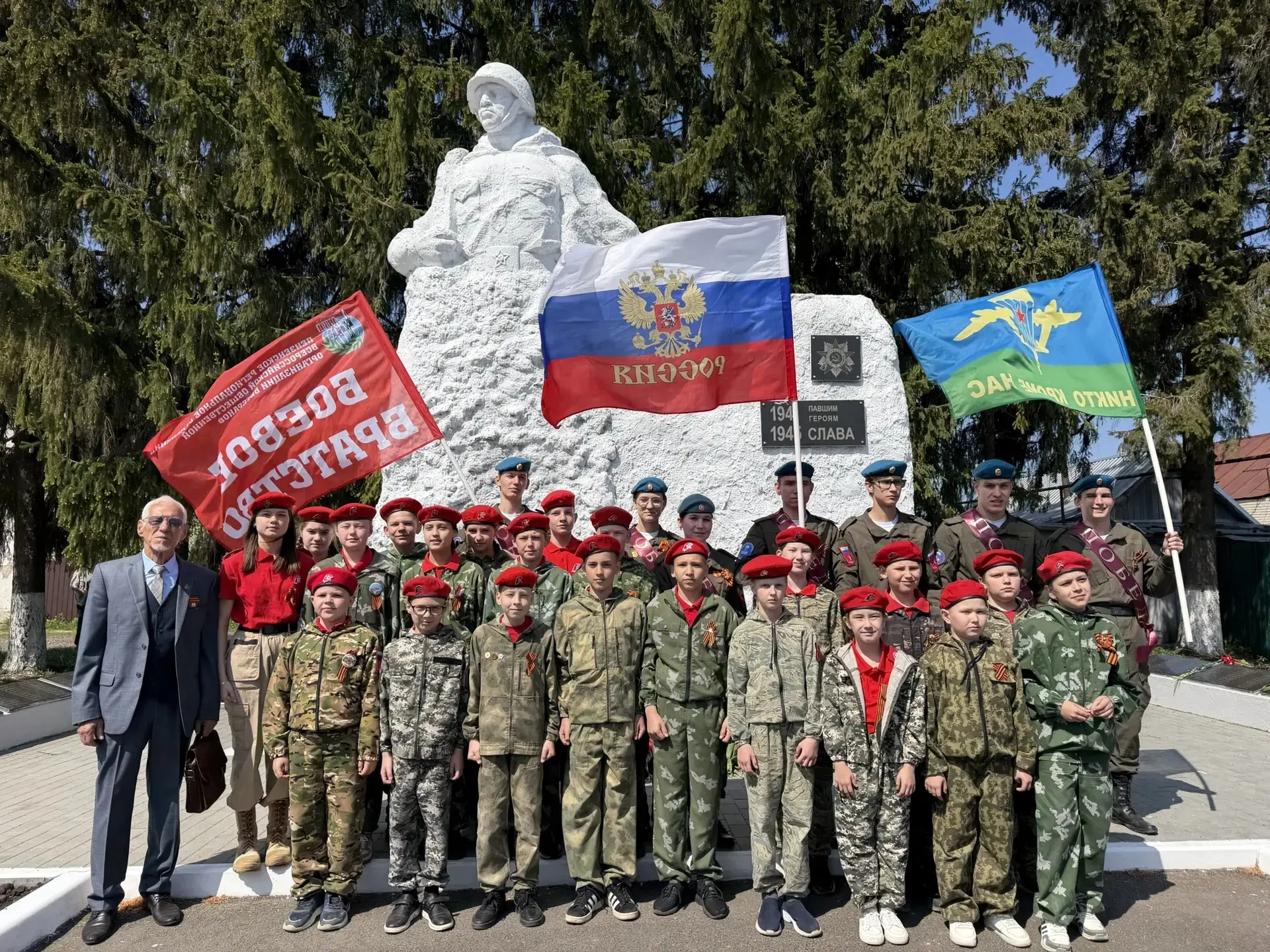 Курсанты ВПК «Витязи» МАОУ СОШ им. С. Е. Кузнецова. В этих ребятах — крепость характера и преданност