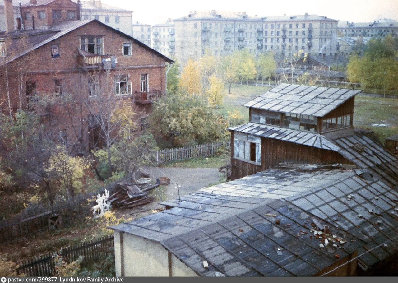 Новогиреевская улица