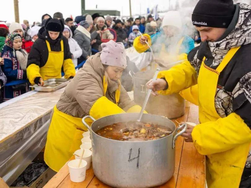 🍲 5600 порций супа и 10 тысяч порций ухи: Салехард установил гастрономический рекорд.  На Дне оленев