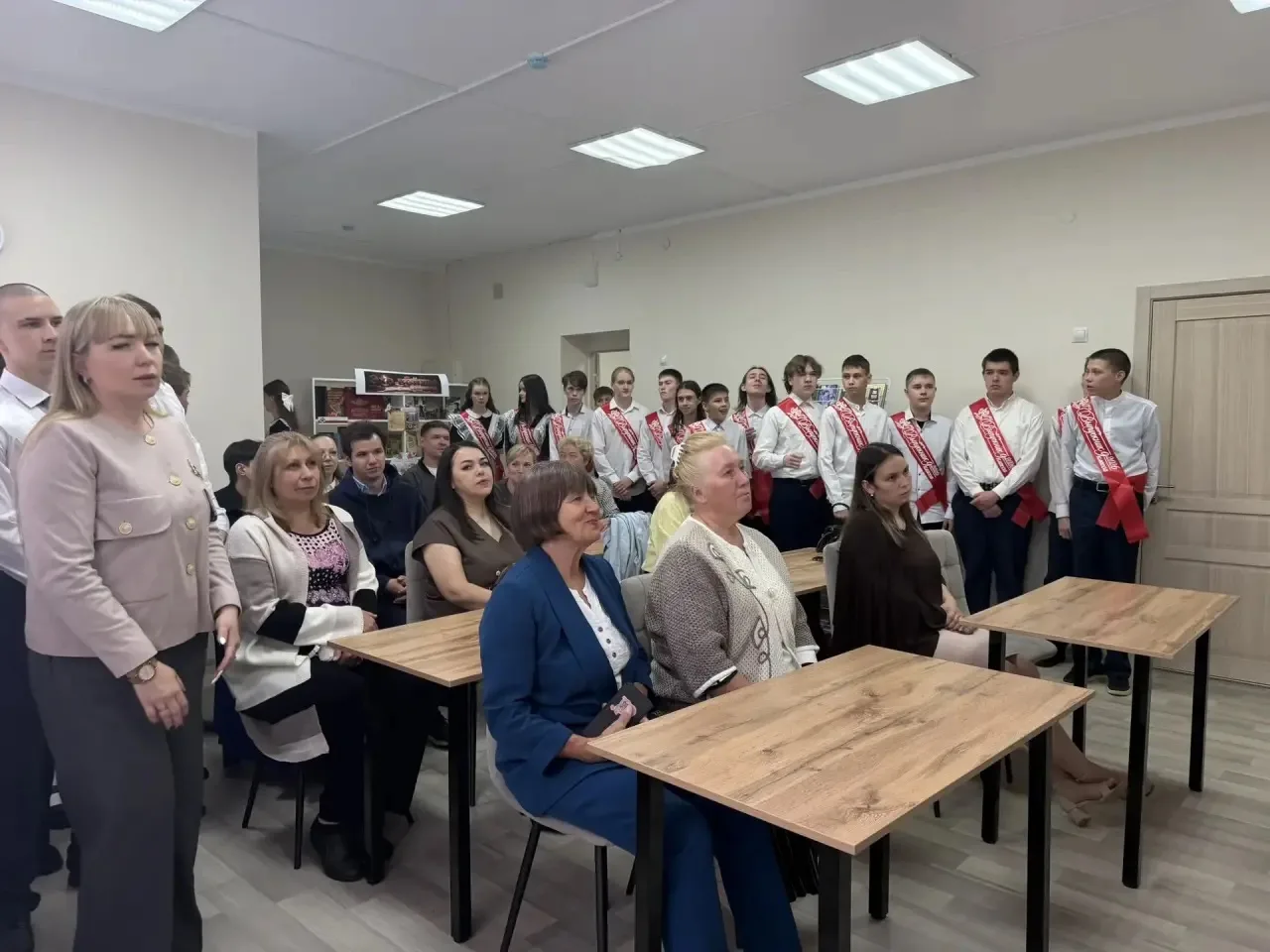 🎉 Вот и прозвенел последний звонок для наших дорогих выпускников! Сегодня для учеников...