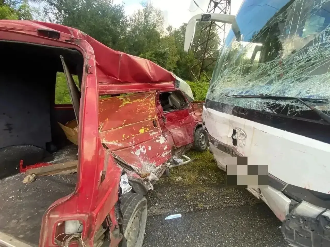 🚔 Двое погибли в ДТП на М-4 «Дон» в результате столкновения легковушки и пассажирского...