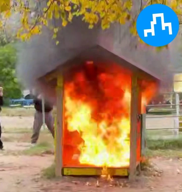 По факту уничтожения элемента детской площадки на улице Руднева хабаровские полицейские...