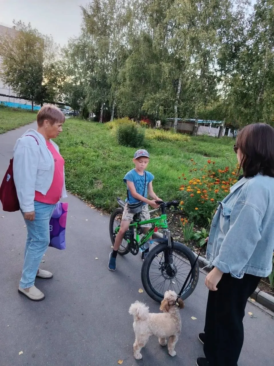 Родители 8 «А» класса устроили рейд по Восточному микрорайону Канаша - напомнили детям ...
