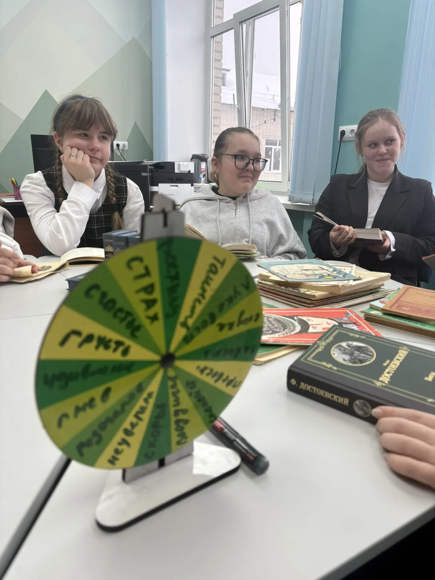 📚В рамках Дня Книгодарения на занятии проекта «Школа Ведущих» прошел очень необычный тренинг.   Учас