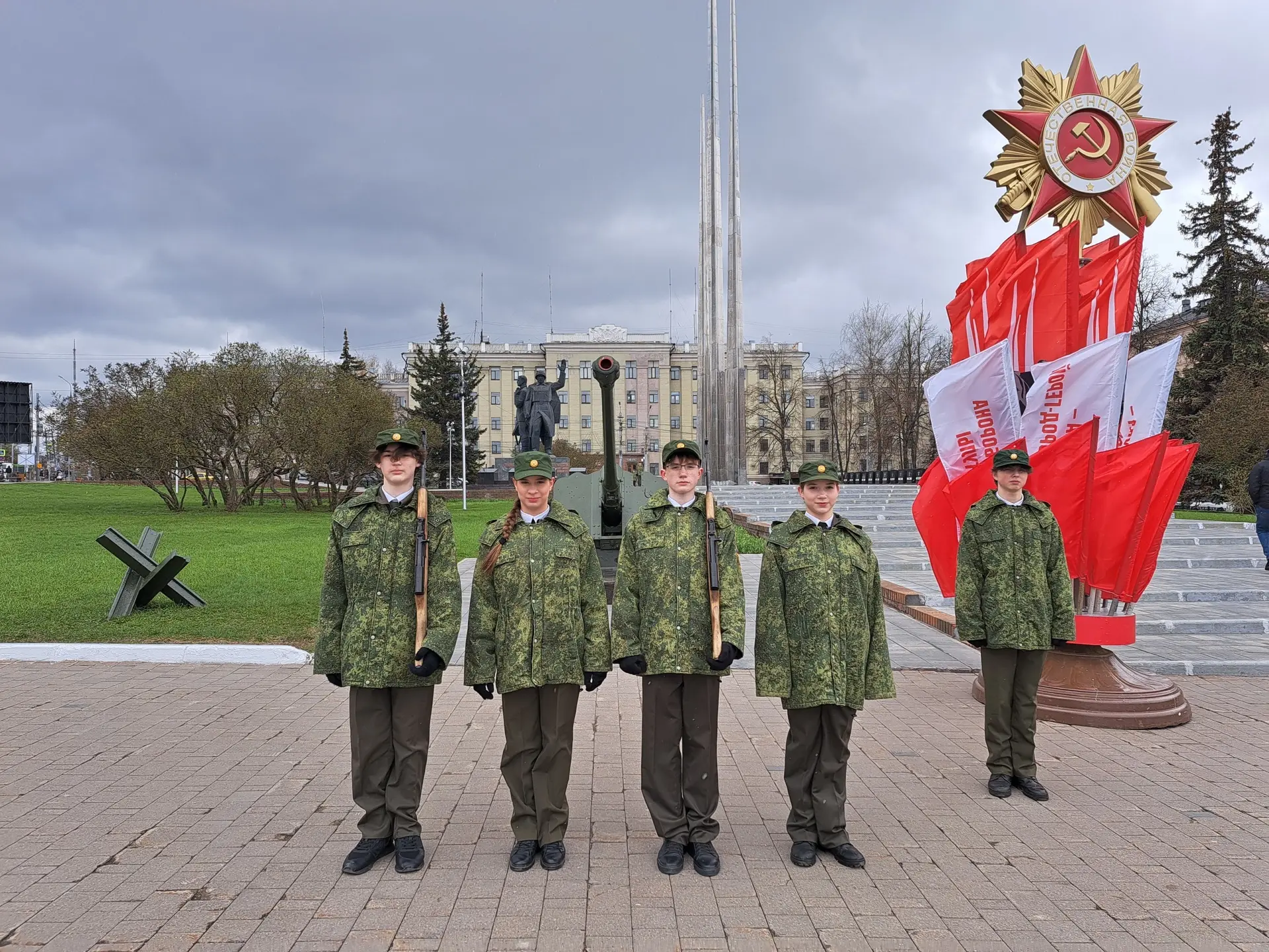 Участие гимназистов в Вахте Памяти на Посту №1