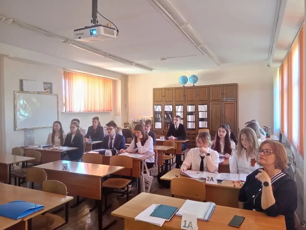 🎓 Сегодня в 10 А классе — защита индивидуальных проектов!  Наши старшеклассники представили свои исс
