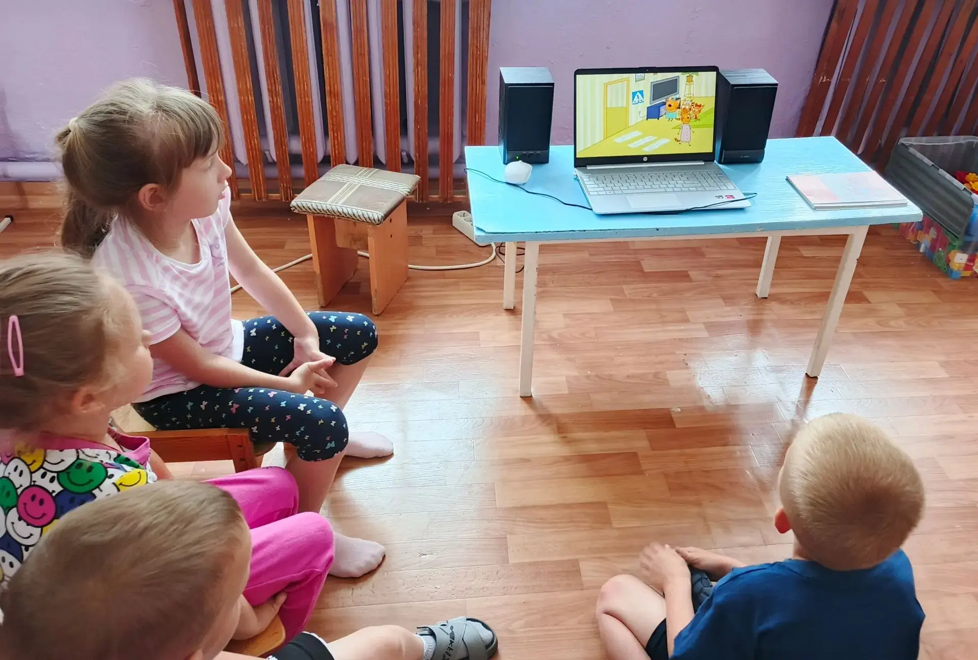 Правила полезные - для всех они известные!
   В нашем детском саду вопросу безопасности детей на ули
