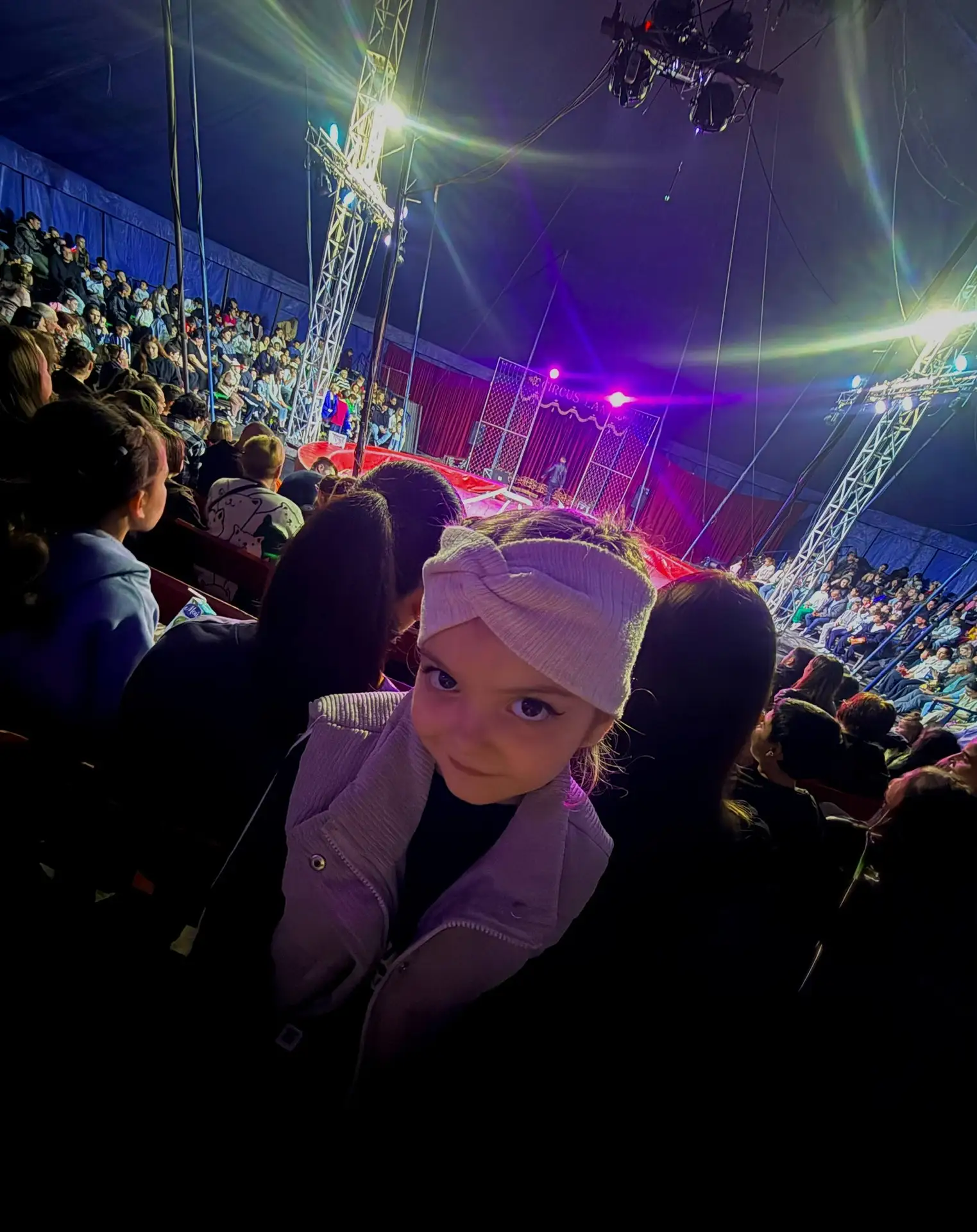 Впервые свел дочь в цирк 🎪