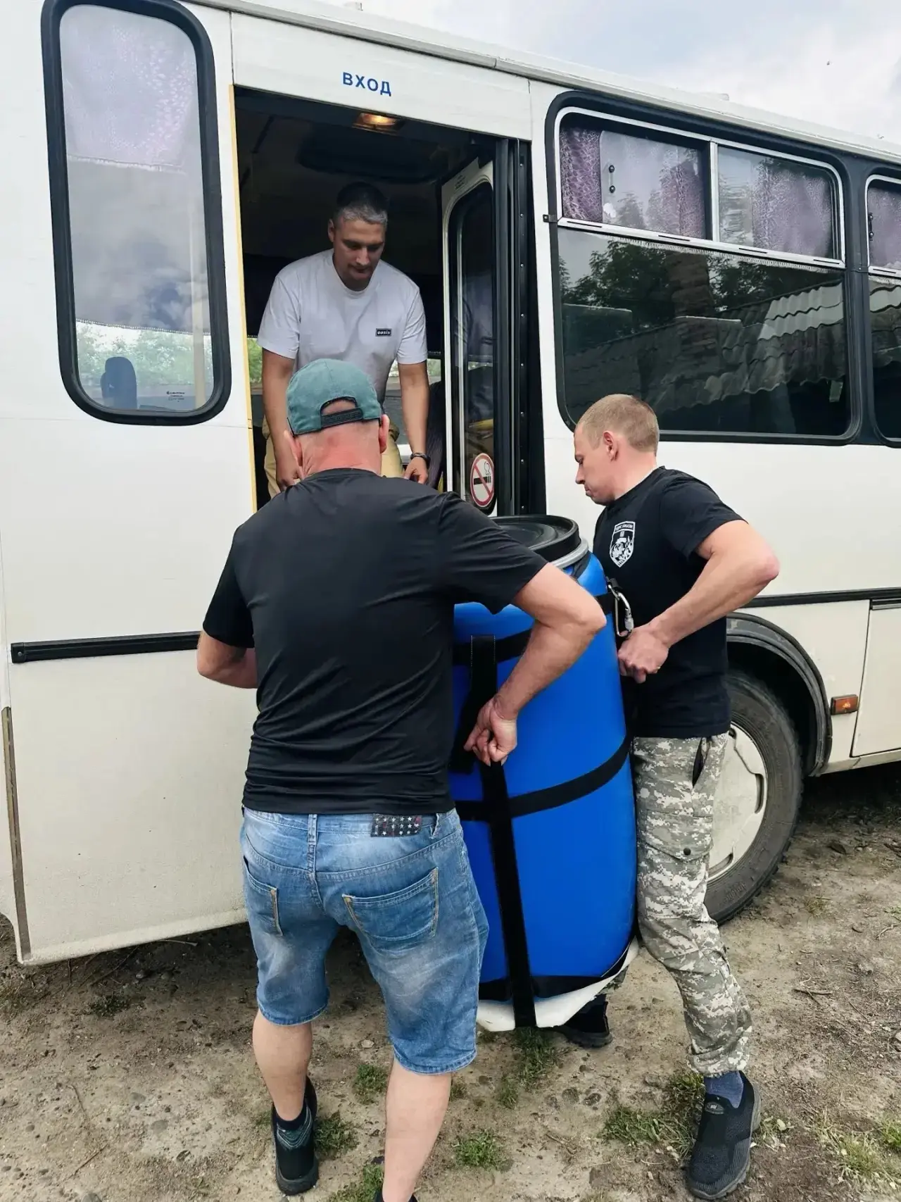 Хакасские парашютисты направились в Томск для борьбы с лесными пожарами ⚡️

12 парашютистов-десантни