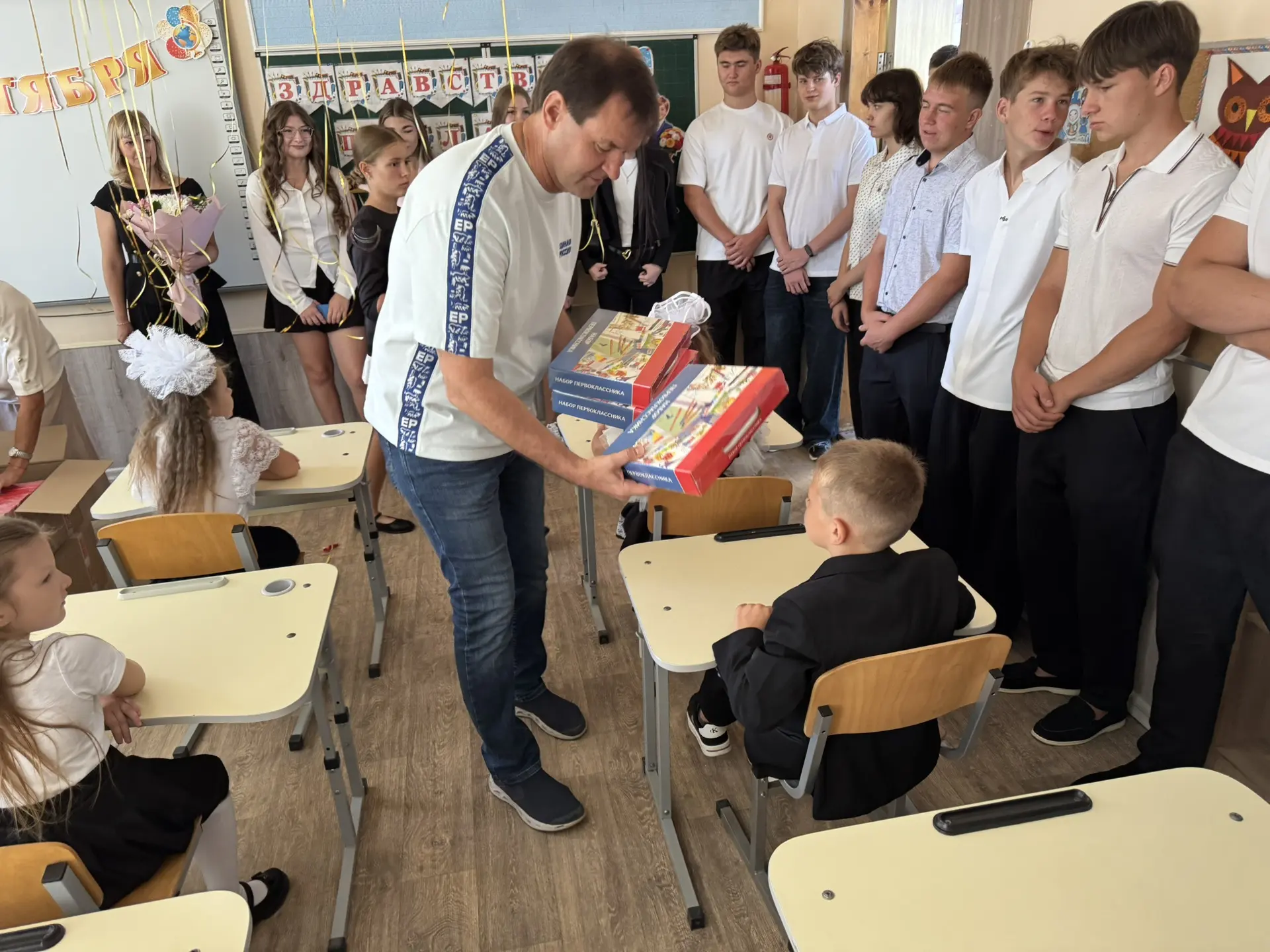 Радостный День знаний в Приазовском МО! 📚🎁