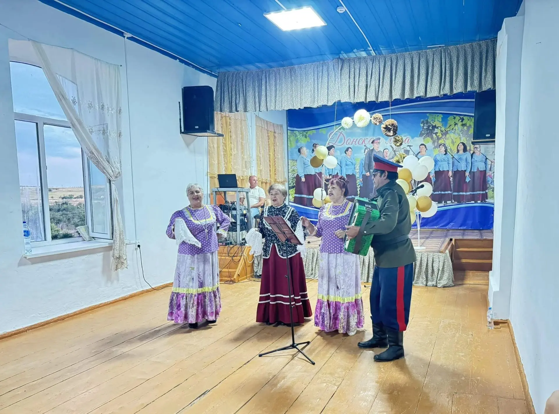 Музыкальный коллектив «Ясногорочка» ДК п.Ясногорка, принял участие в праздничной програ...