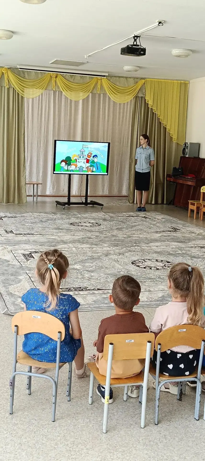 Безопасность с пеленок: автоинспекторы Дальнегорска обучили дошкольников дорожной грамоте
