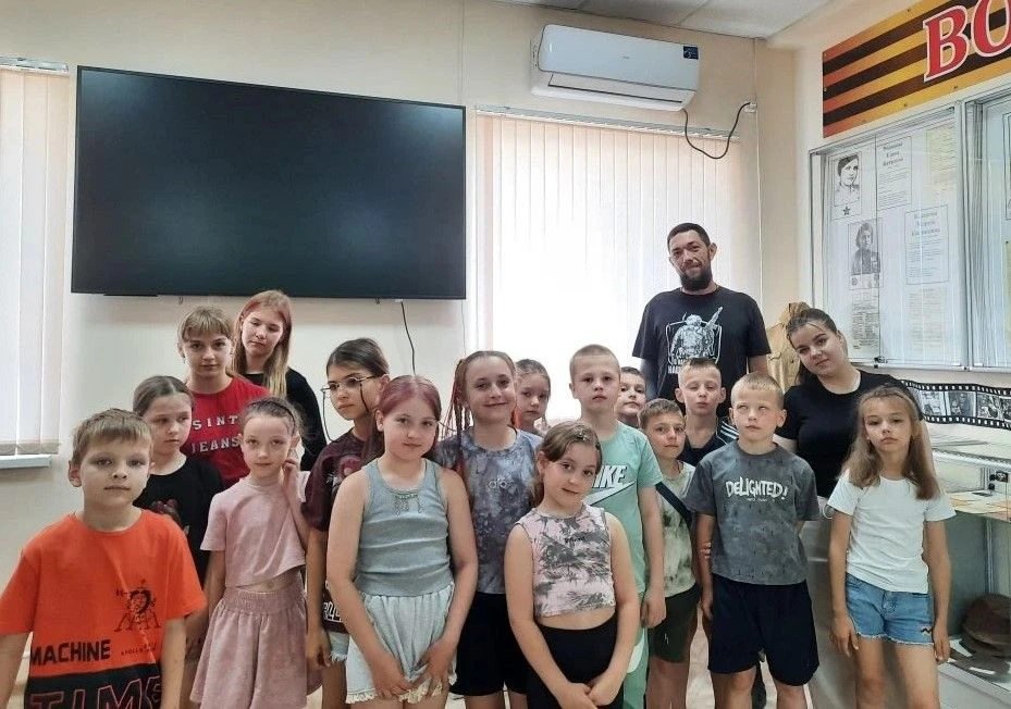 Отдел краеведения посетили ребята из пришкольного лагеря гимназии №1. Главной темой встречи стал обл