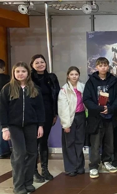 В кино всем классом!  15 февраля 5д и 7а вместе с классным руководителем Борисовой Е.В. отправились 