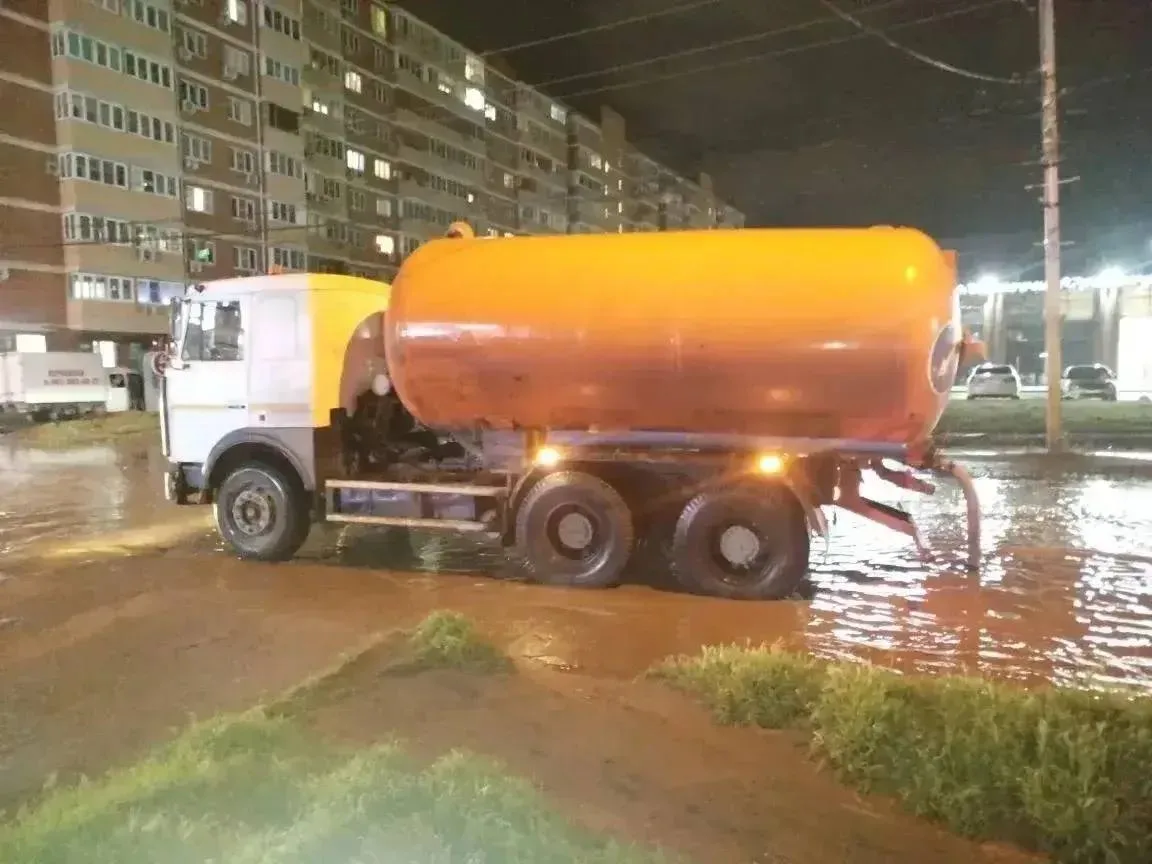 В разных районах Краснодара сегодня отмечаются значительные подтопления после проливного дождя  Сейч