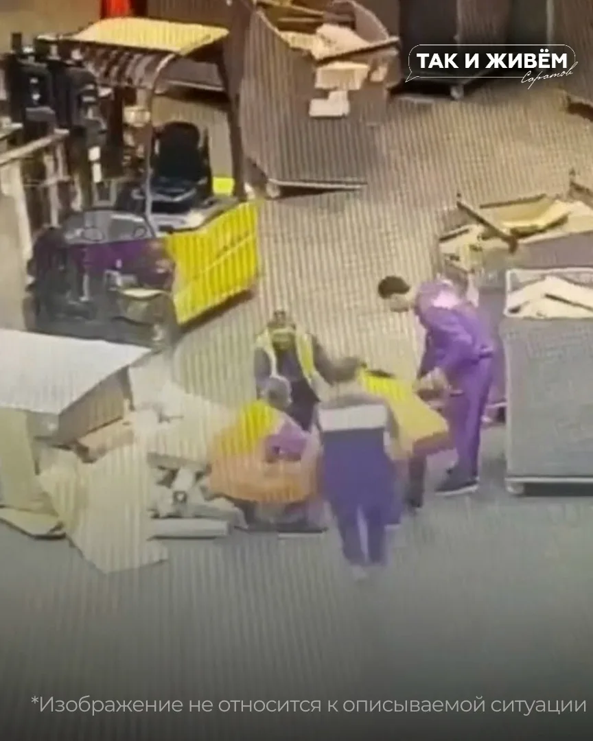 😱В Энгельсе на сотрудницу склада рухнул груз: она скончалась в больнице