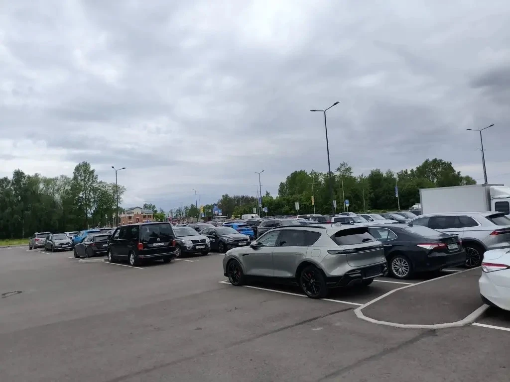 🚘 Заполняемость городских автостоянок в Кронштадте и Петергофе достигла рекордных 146% и 138% в пра