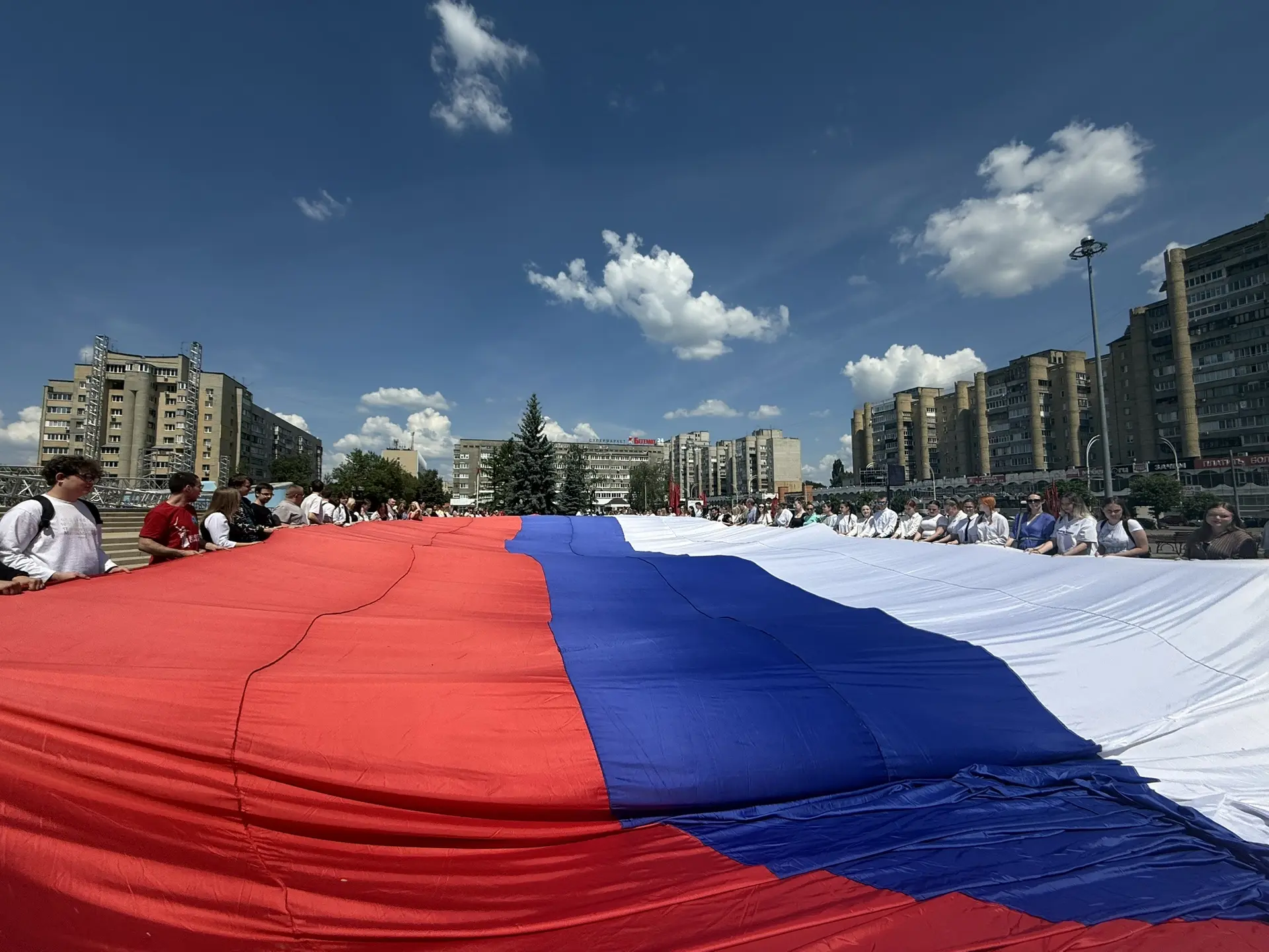🇷🇺 Сто метров единства: студенты ПСК — в строю патриотов!

Сегодня на площади у ЛДС «Кристалл» цар